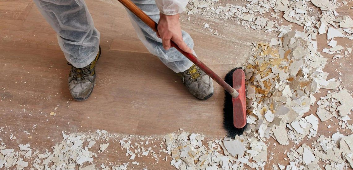 Balayage des gravats et poussières de chantier